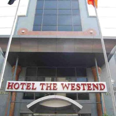 Hotel The Westend Ahmedabad Exterior foto
