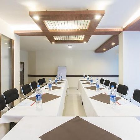 Hotel The Westend Ahmedabad Exterior foto