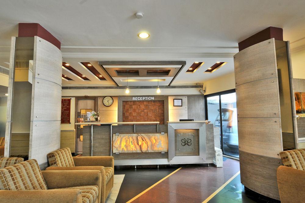 Hotel The Westend Ahmedabad Exterior foto
